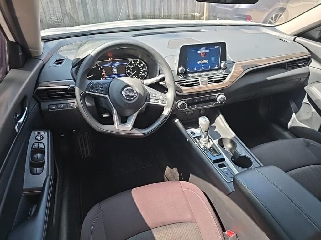Used 2025 Nissan Altima SV Sedan