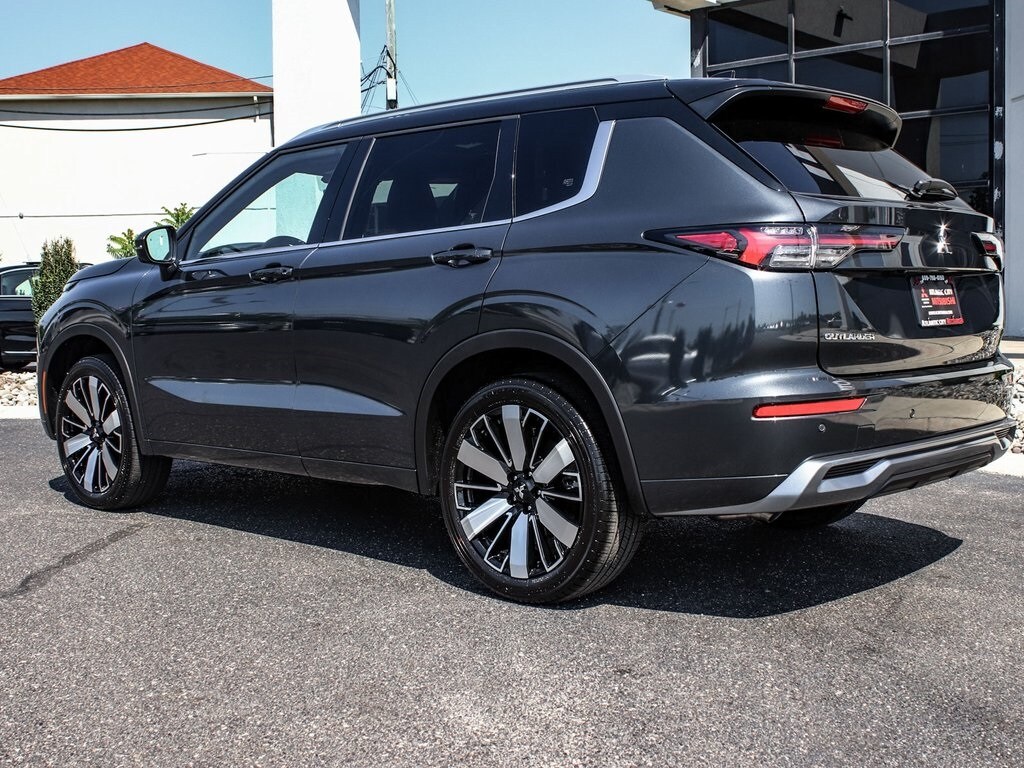 2025 Mitsubishi Outlander SEL photo 4