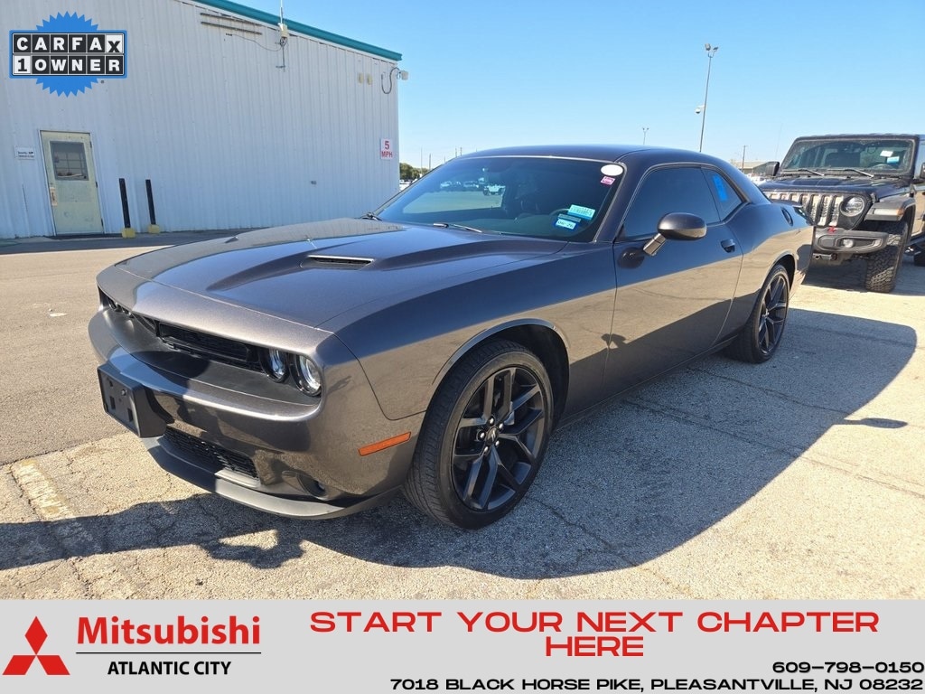 2022 Dodge Challenger SXT's photo