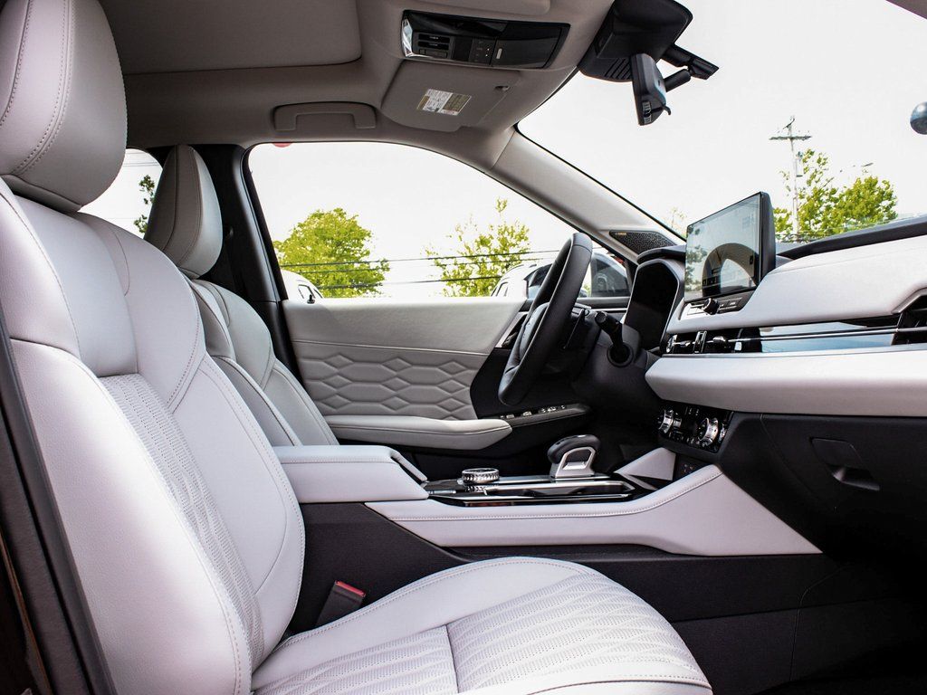 2025 Mitsubishi Outlander SEL Platinum Edition - Photo 44