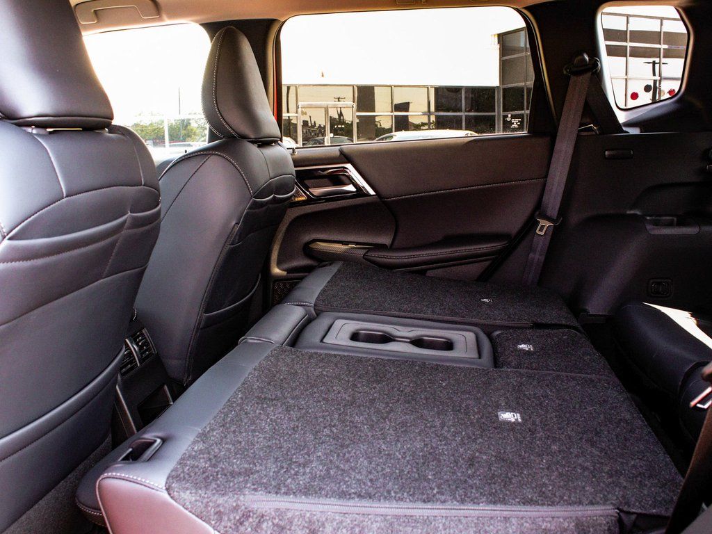 2025 Mitsubishi Outlander SE - Photo 35