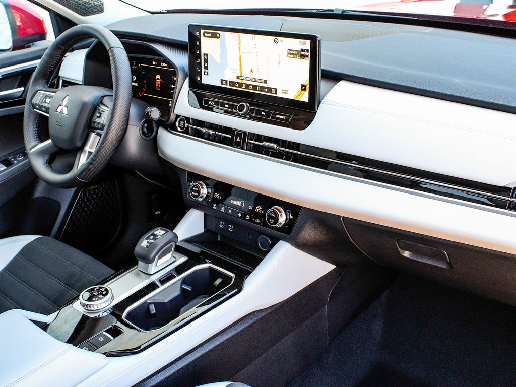 2025 Mitsubishi Outlander SE - Photo 43