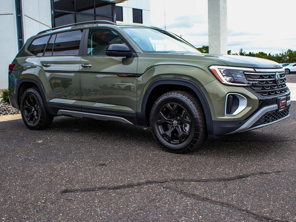 2024 Volkswagen Atlas Peak Edition SEL photo 3