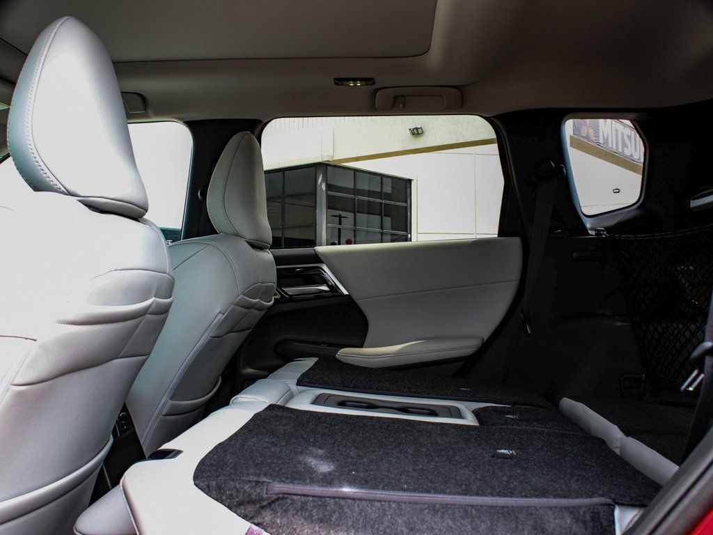 2025 Mitsubishi Outlander SE - Photo 35
