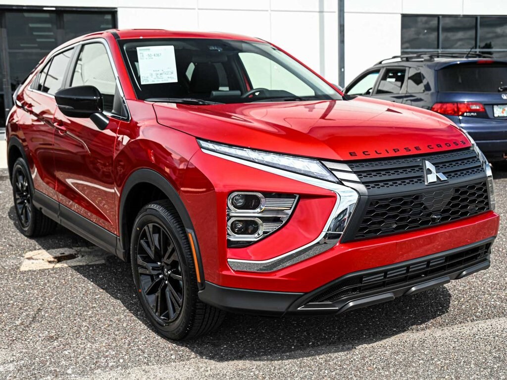 2024 Mitsubishi Eclipse Cross LE photo 3