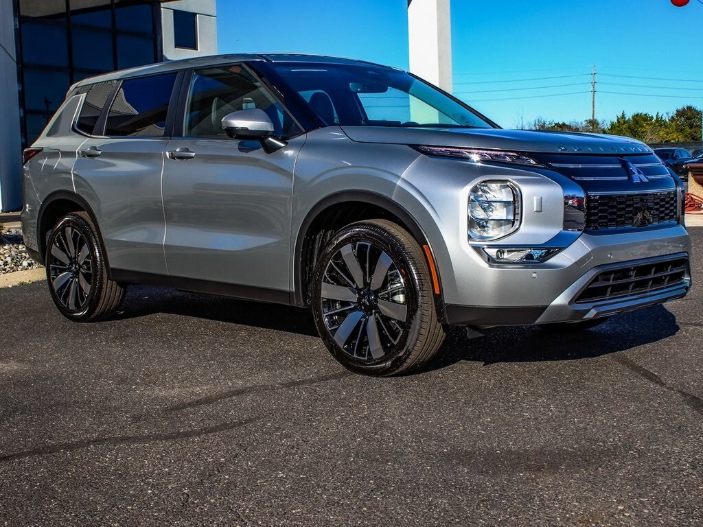 2025 Mitsubishi Outlander SE Ralliart photo 3