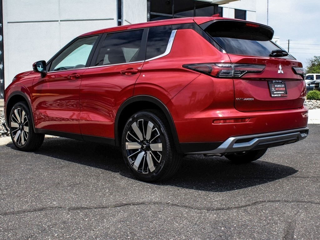 2025 Mitsubishi Outlander SE photo 4