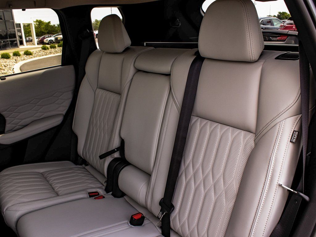 2025 Mitsubishi Outlander SEL Platinum Edition - Photo 35