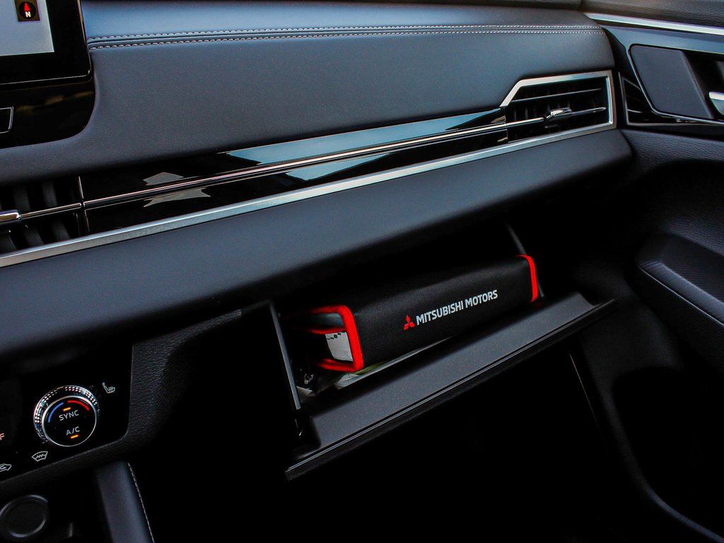 2025 Mitsubishi Outlander SE - Photo 17