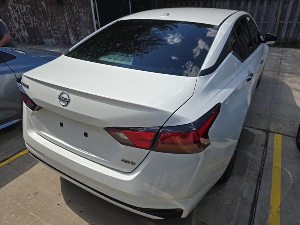 Used 2025 Nissan Altima SV Sedan