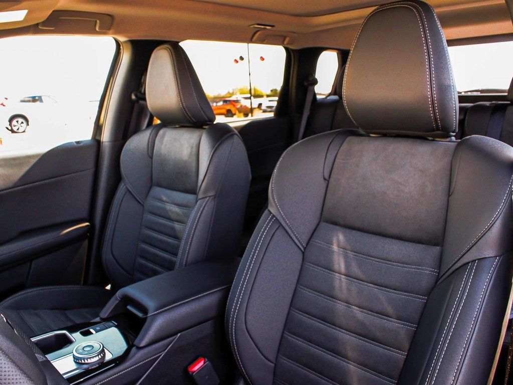 2025 Mitsubishi Outlander SE - Photo 30