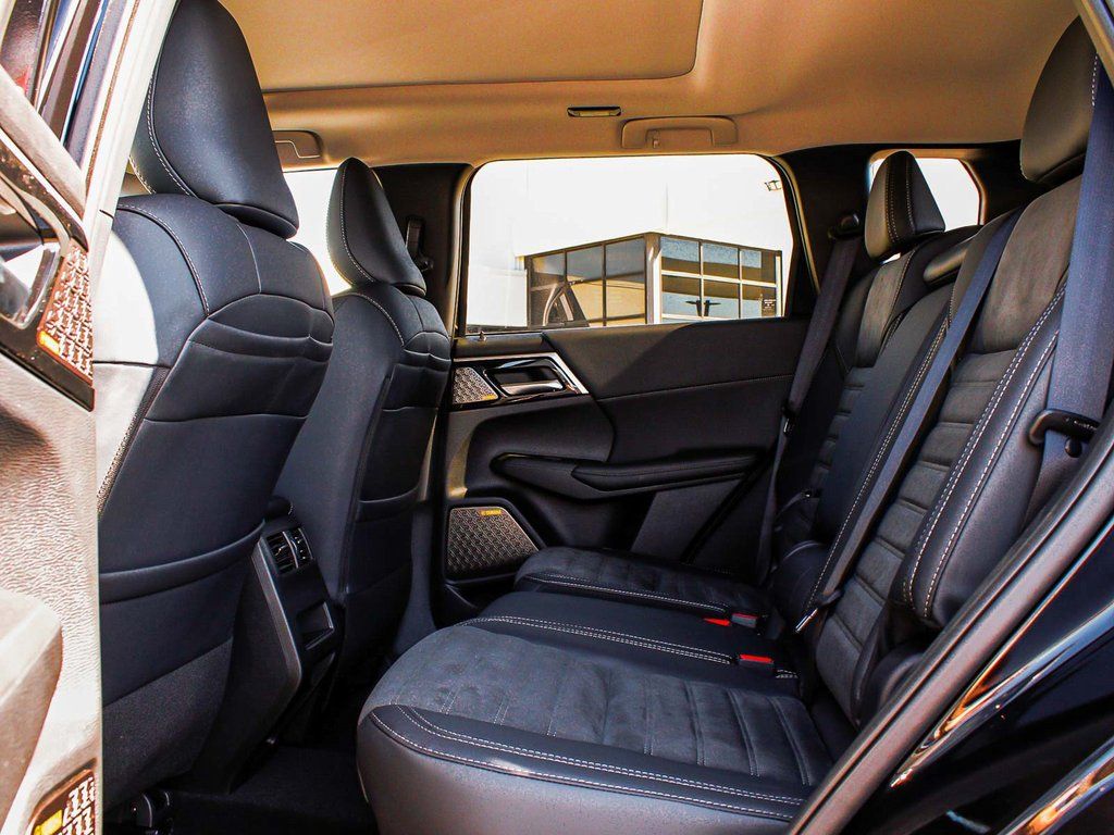 2025 Mitsubishi Outlander SE - Photo 31