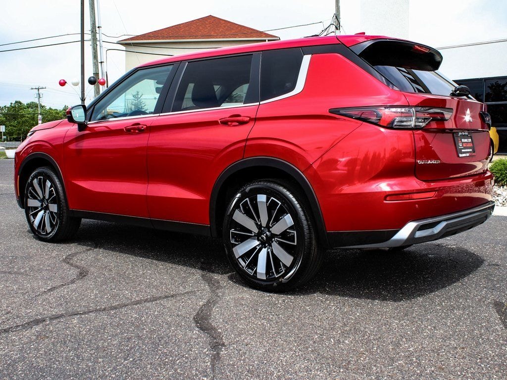 New 2025 Mitsubishi Outlander SE SUV