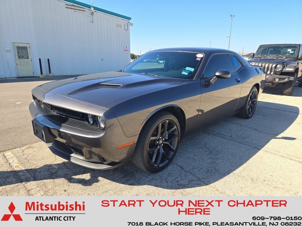 2022 Dodge Challenger SXT's photo