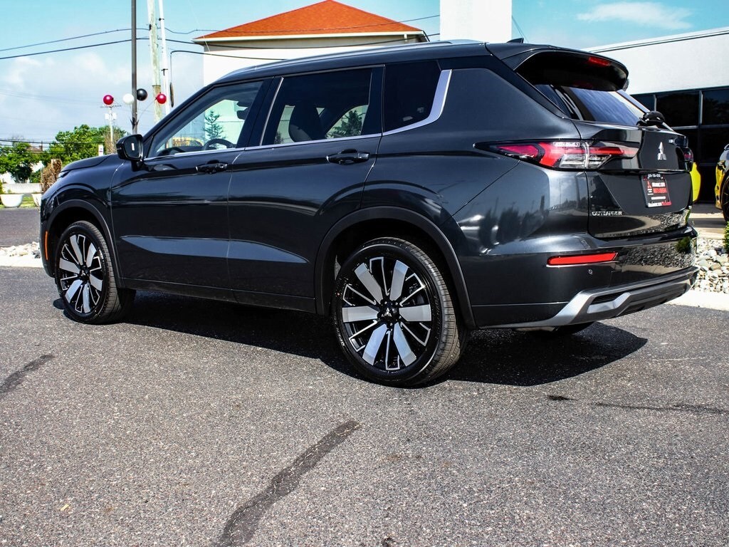 2025 Mitsubishi Outlander SEL photo 4