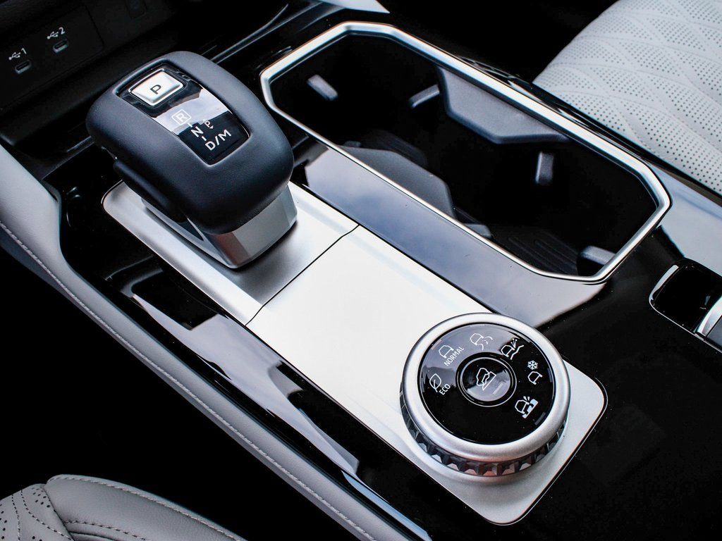 2025 Mitsubishi Outlander SEL Platinum Edition - Photo 26