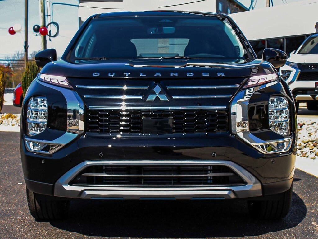 2025 Mitsubishi Outlander SE photo 2