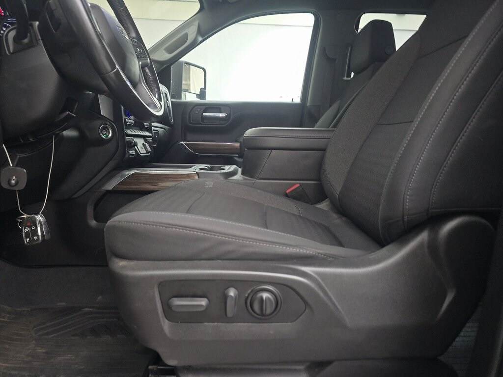 2021 Chevrolet Silverado 1500 RST photo 3