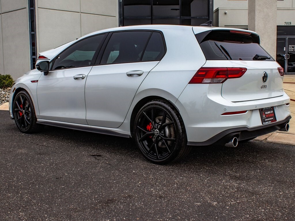 2024 Volkswagen Golf GTI 380 SE photo 4