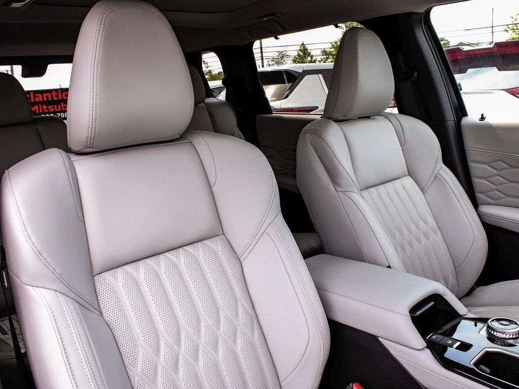2025 Mitsubishi Outlander SEL Platinum Edition - Photo 43