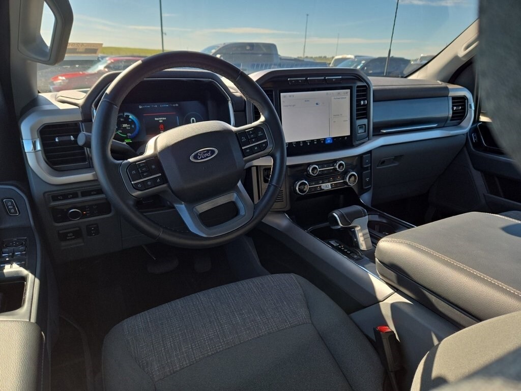 2023 Ford F-150 Lightning XLT photo 3