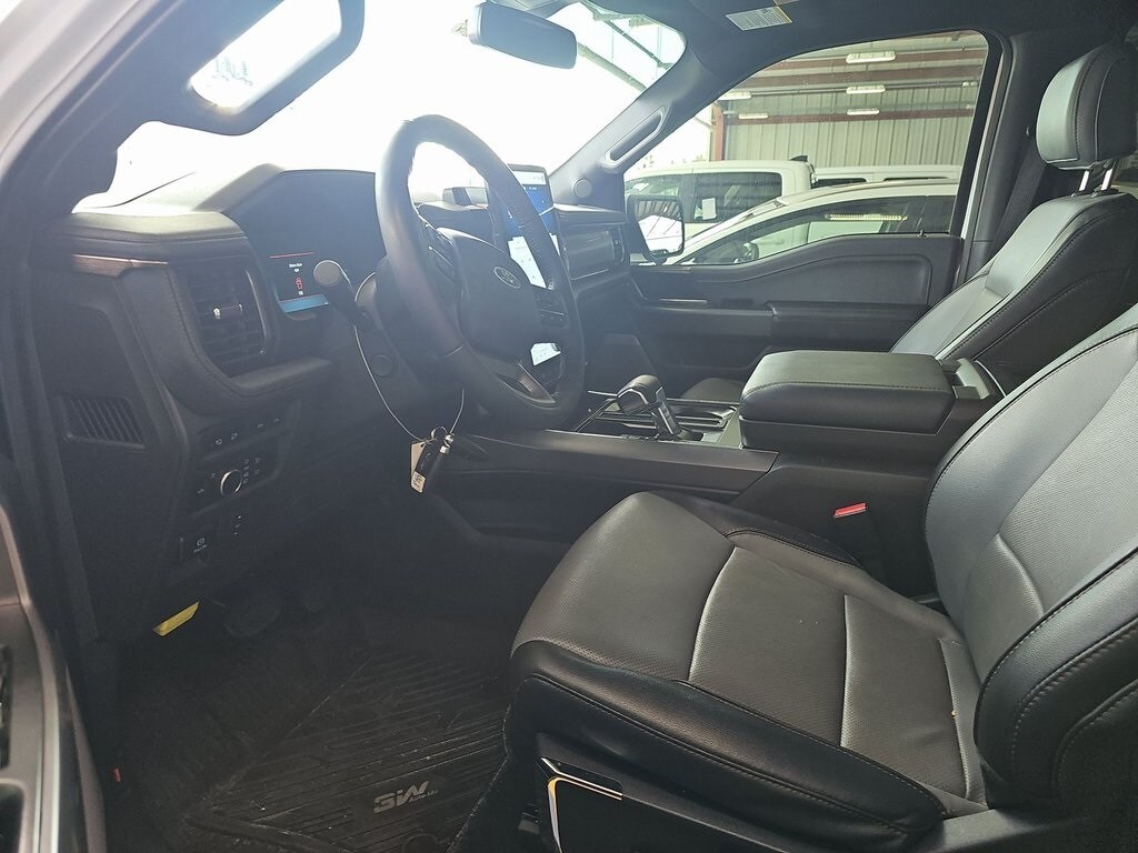 2023 Ford F-150 Lightning Lariat photo 4