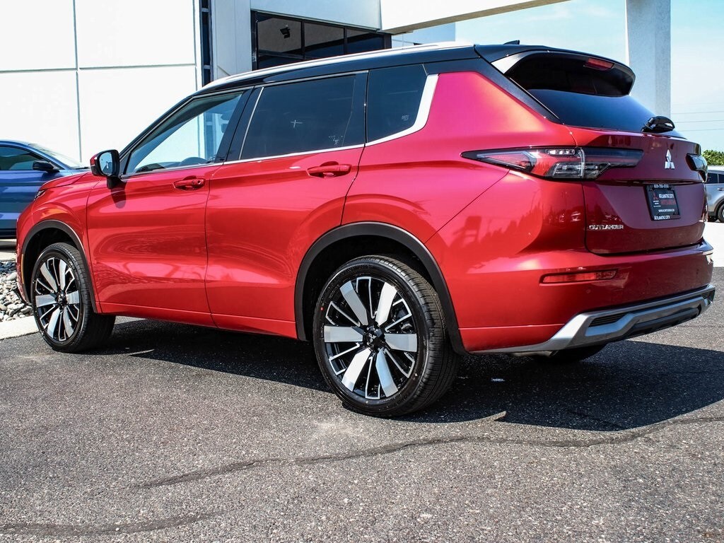 2025 Mitsubishi Outlander SEL photo 4