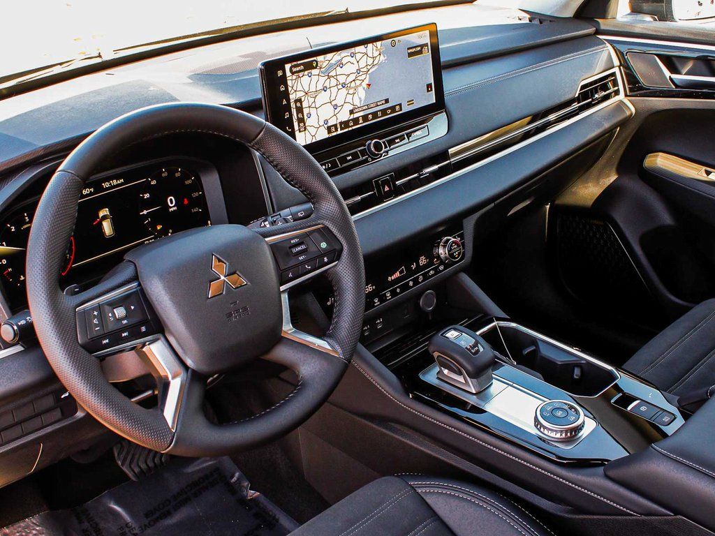 2025 Mitsubishi Outlander SE - Photo 15