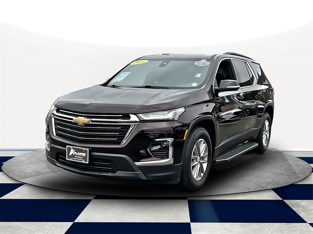 Used 2023 Chevrolet Traverse 1LT with VIN 1GNEVGKWXPJ185266 for sale in West Islip, NY