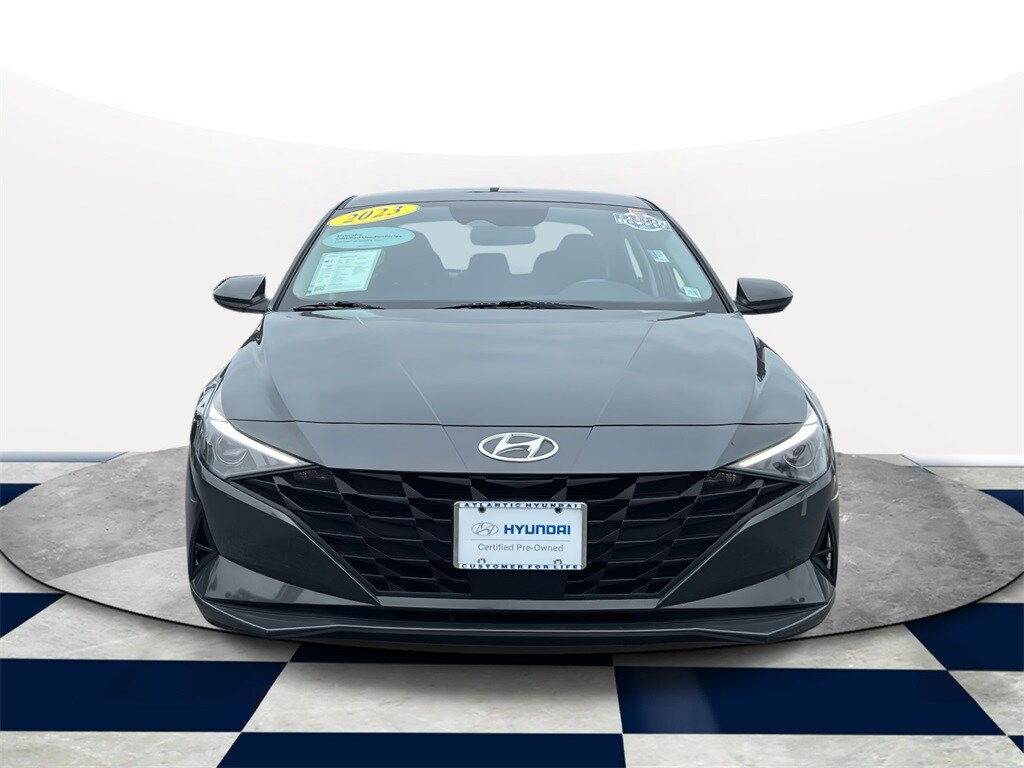 2023 Hyundai Elantra SEL photo 2