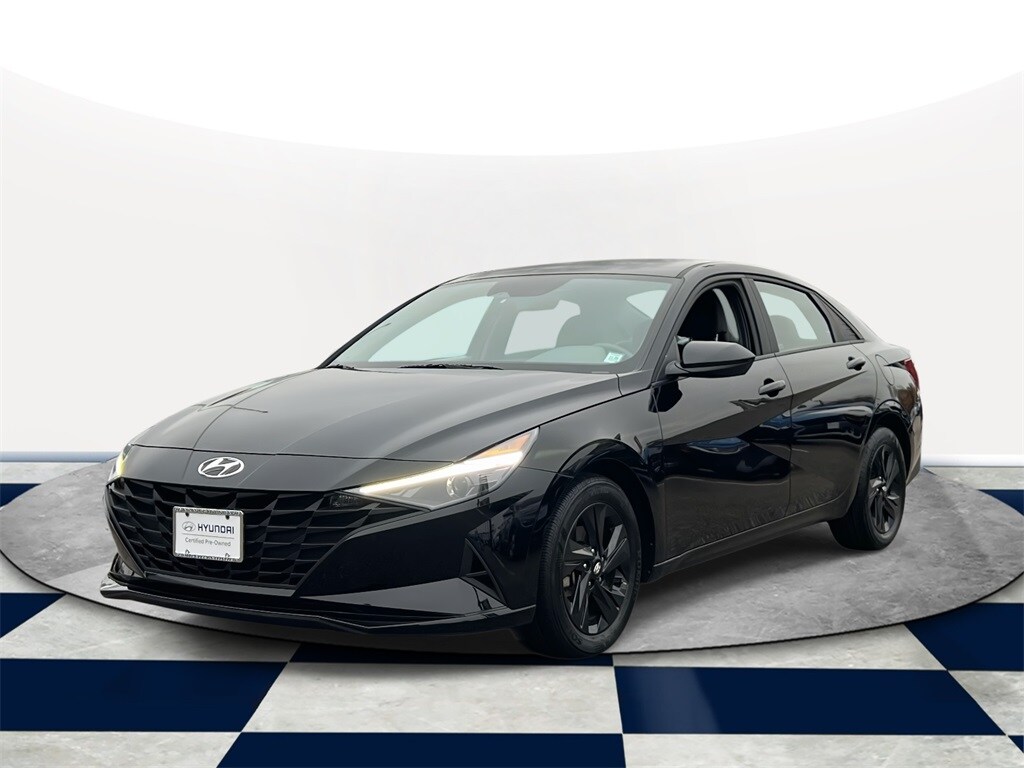 2023 Hyundai Elantra SEL photo 2