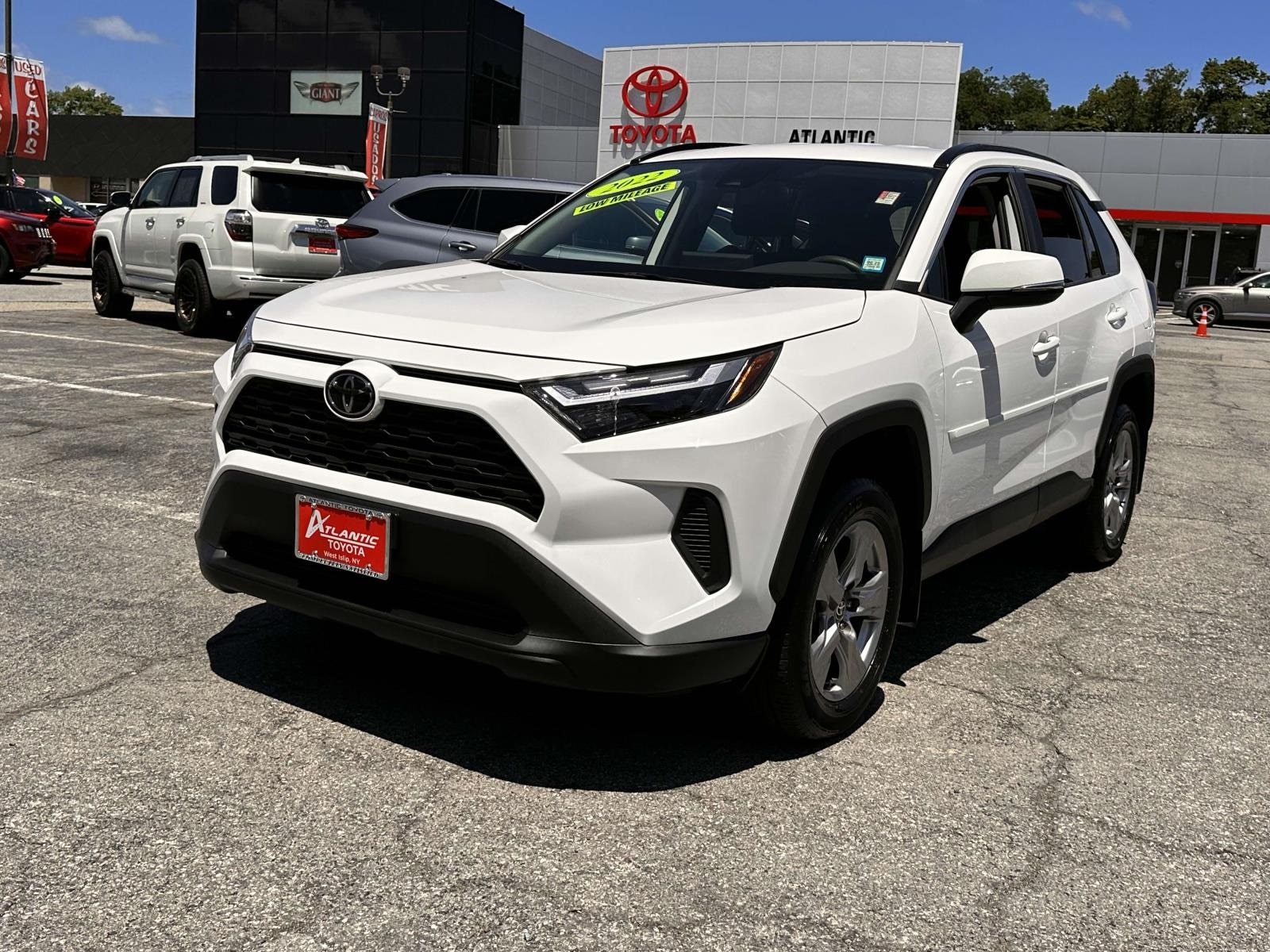 Used 2022 Toyota RAV4 XLE with VIN 2T3P1RFV2NC319634 for sale in West Islip, NY