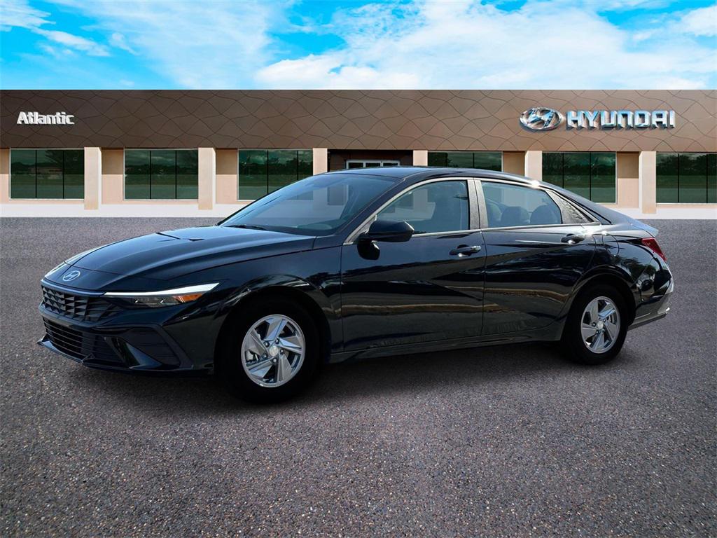 2025 Hyundai Elantra SE photo 2