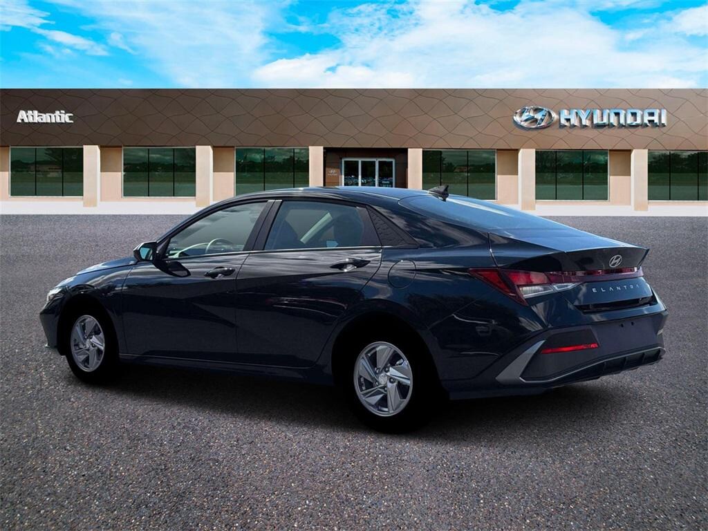 New 2026 Hyundai Elantra SE Sedan