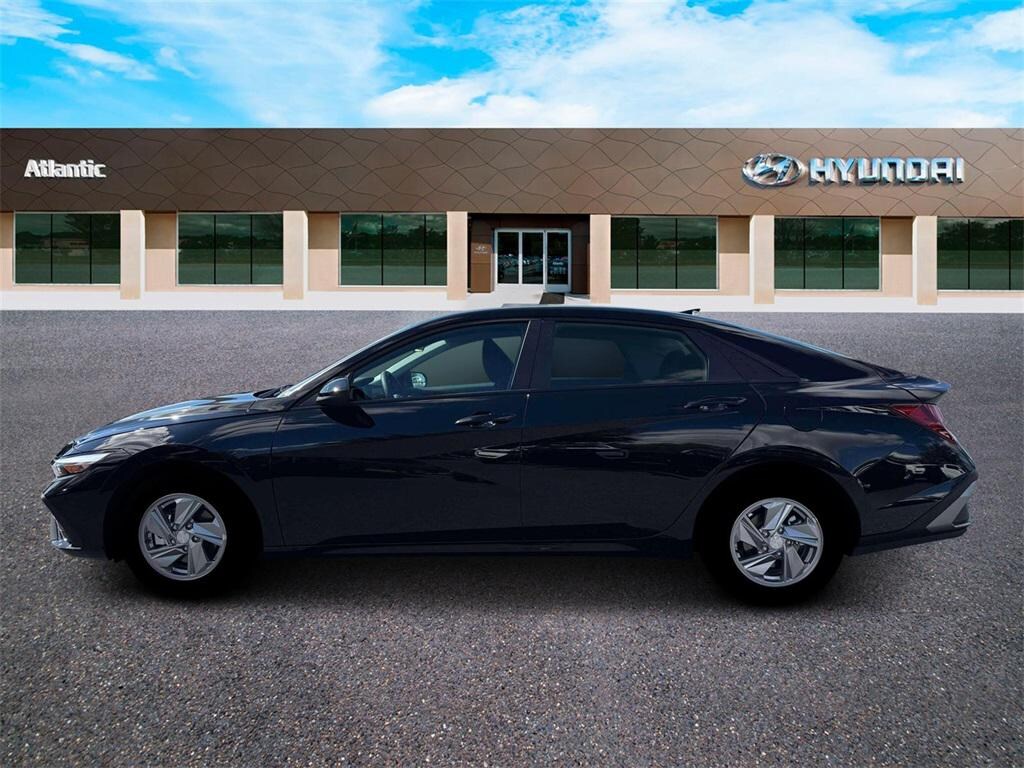 New 2026 Hyundai Elantra SE Sedan