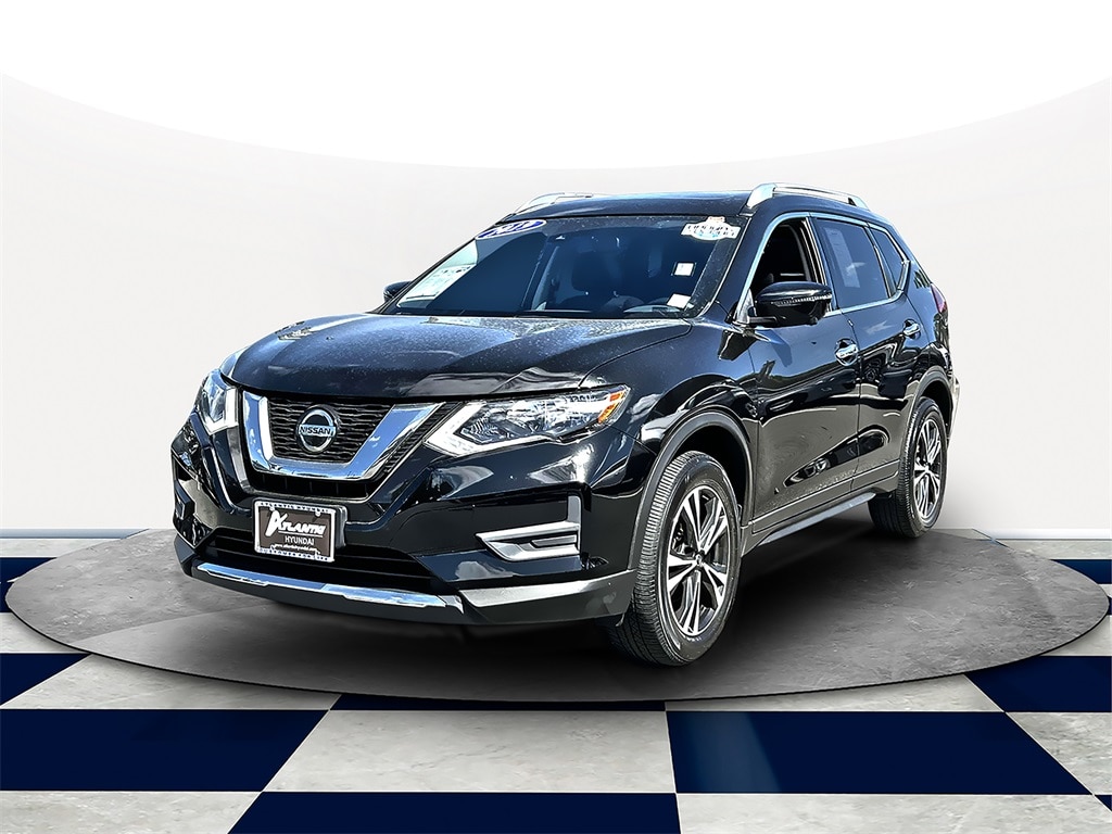 Used 2019 Nissan Rogue SV with VIN JN8AT2MV1KW402286 for sale in West Islip, NY
