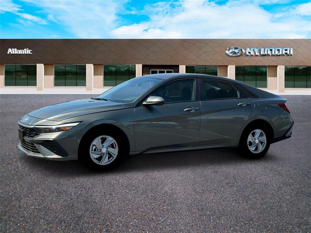 New 2025 Hyundai Elantra SE Sedan