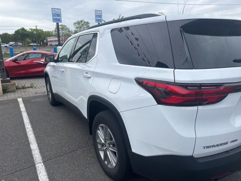 Used 2023 Chevrolet Traverse LT SUV