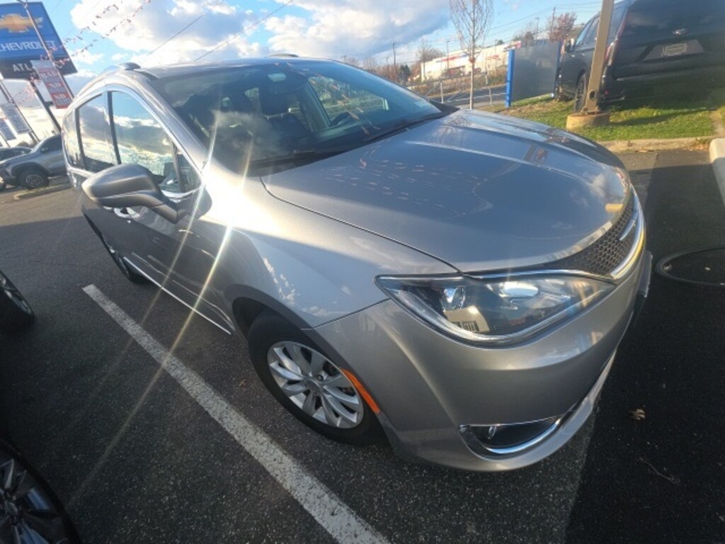 Used 2019 Chrysler Pacifica Touring L Minivan/Van