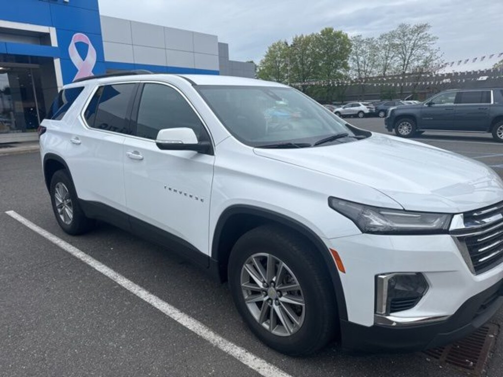 Used 2023 Chevrolet Traverse LT SUV