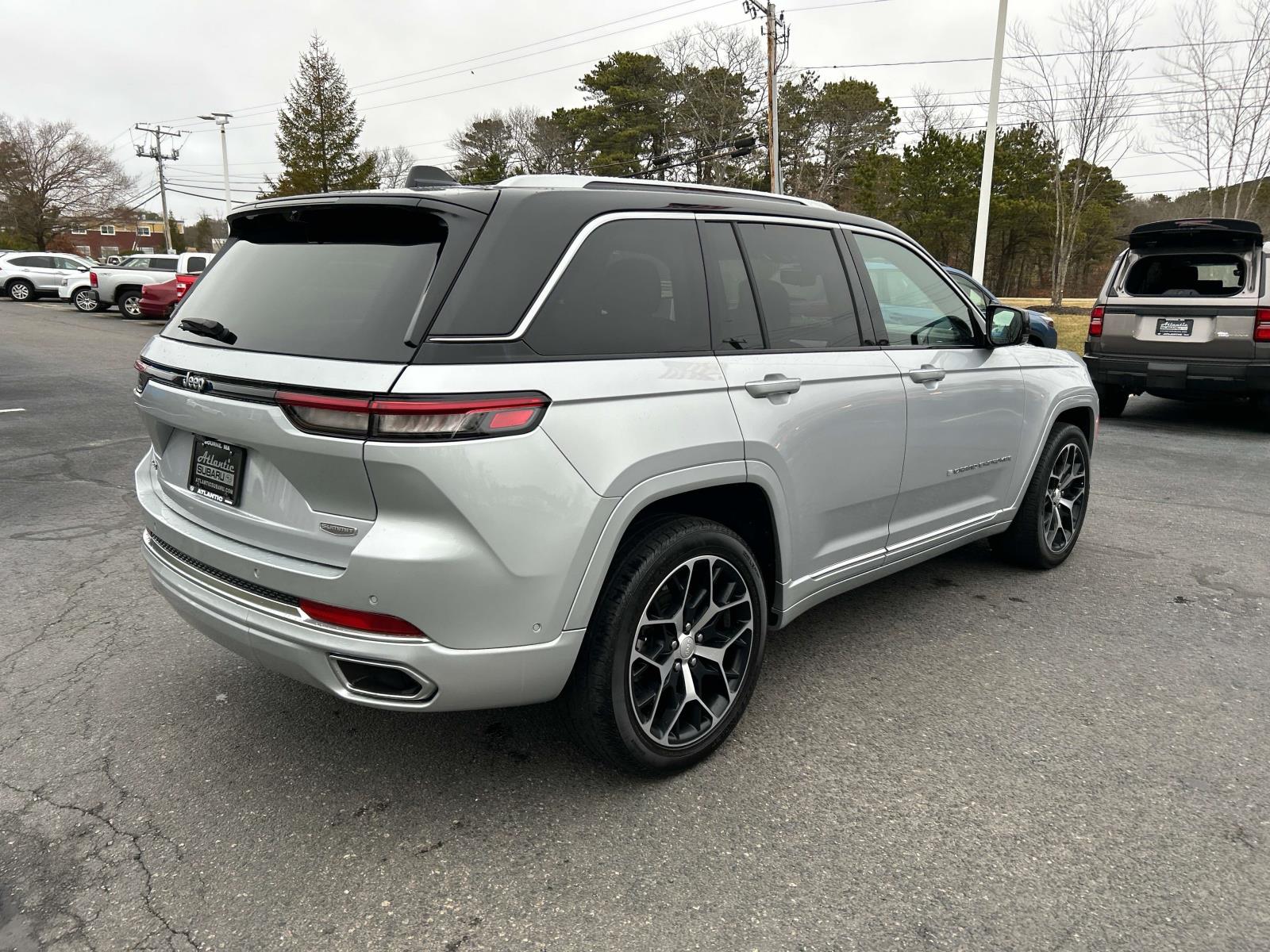 2023 Jeep Grand Cherokee Summit Reserve photo 3