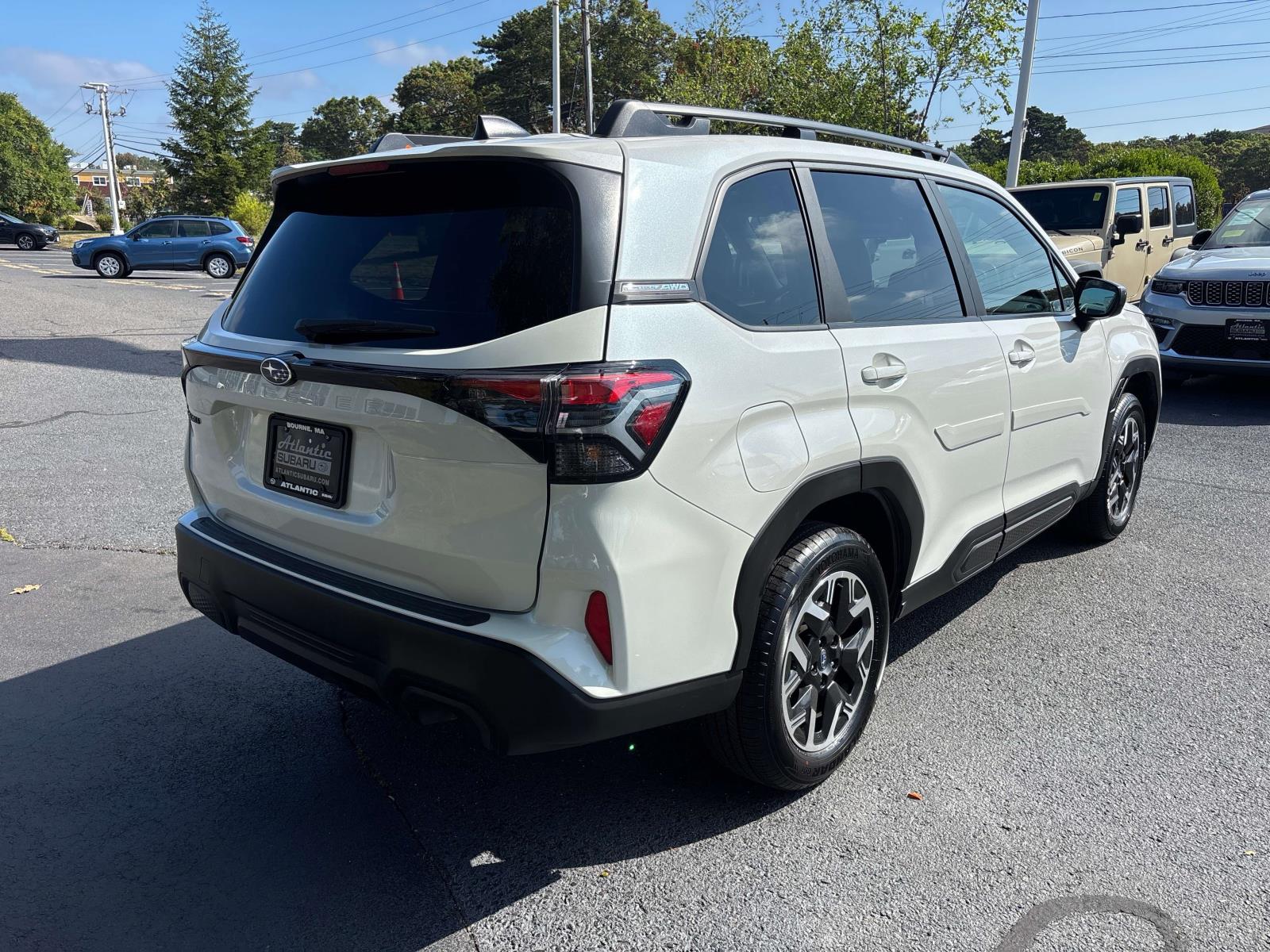 2025 Subaru Forester Premium Base photo 2