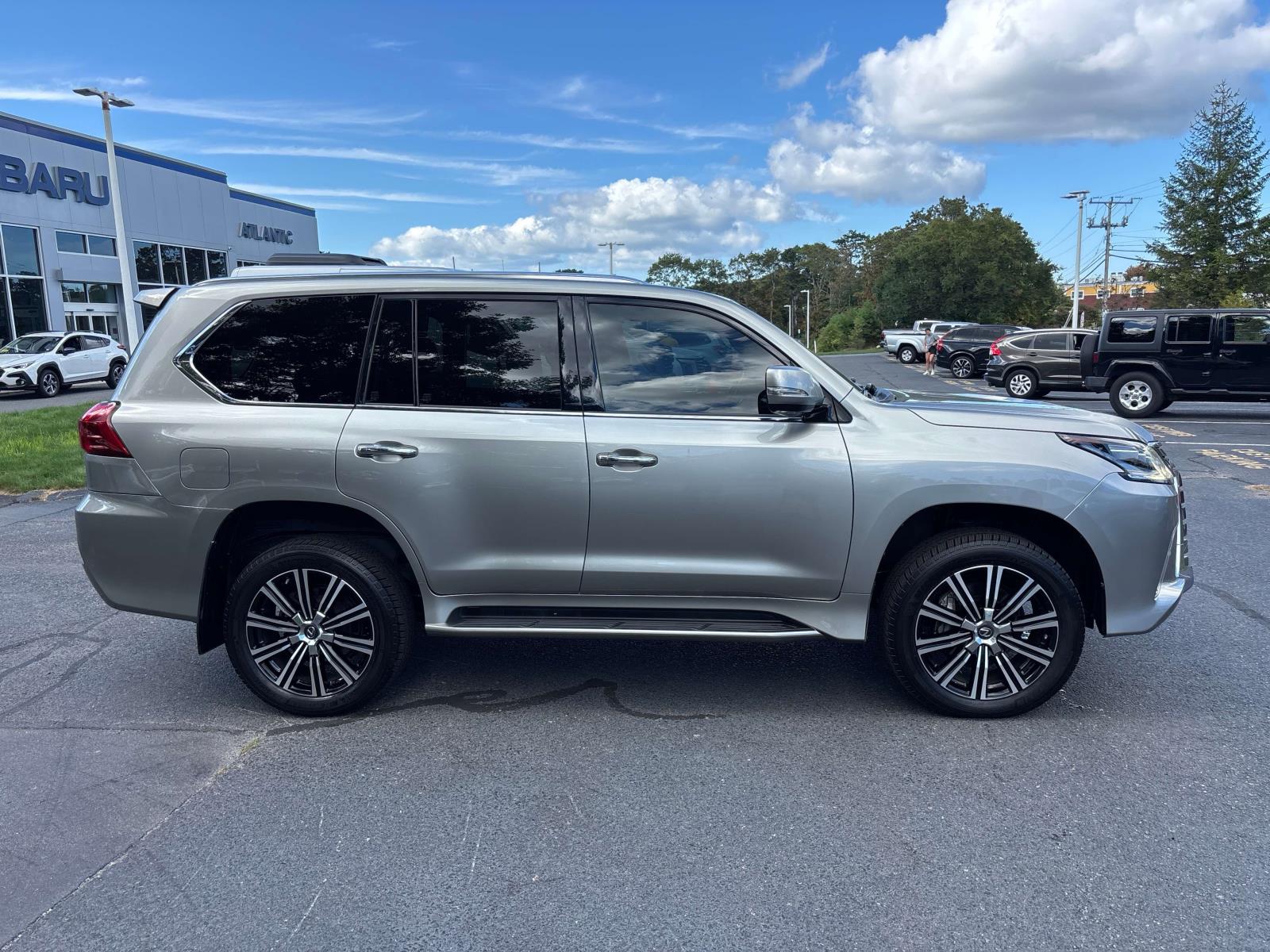 2021 Lexus LX 570 Luxury photo 2