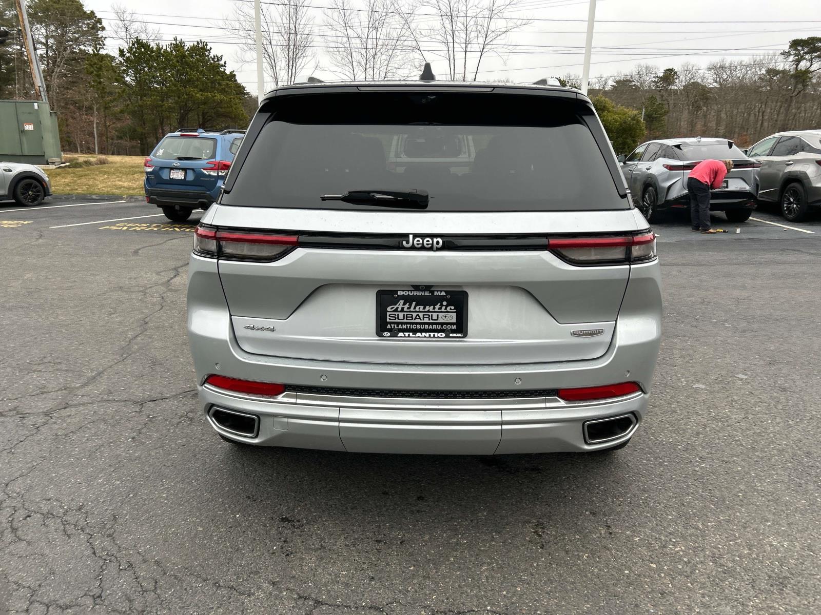 2023 Jeep Grand Cherokee Summit Reserve photo 4