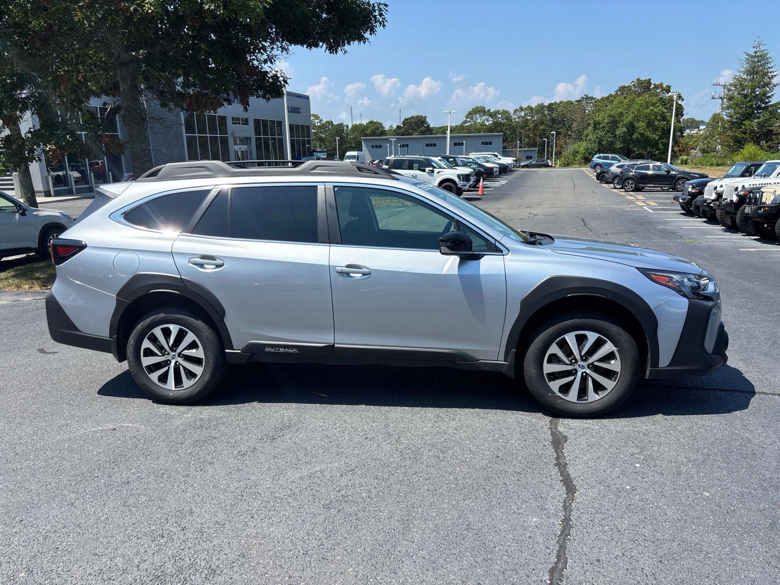 2025 Subaru Outback Premium photo 2