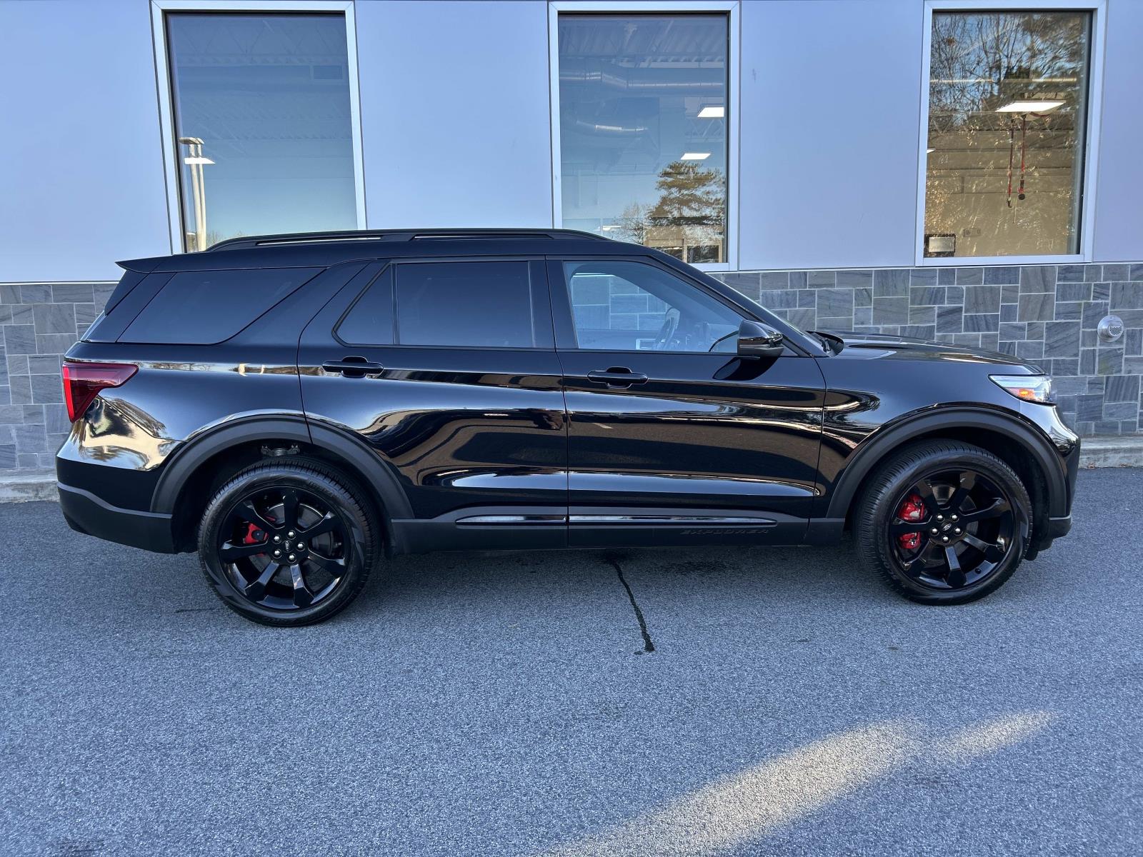 2023 Ford Explorer ST photo 2