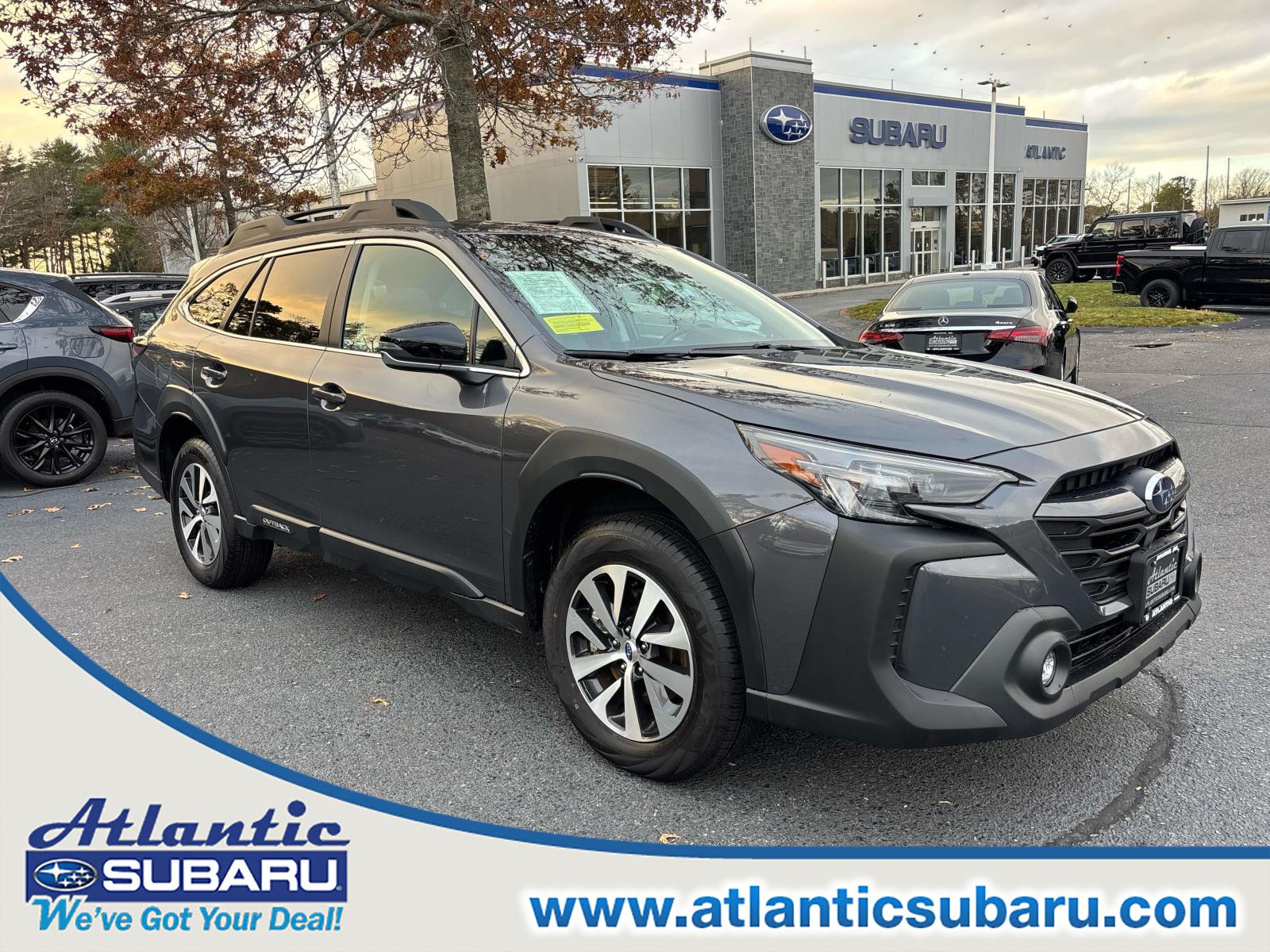 2025 Subaru Outback Premium's photo