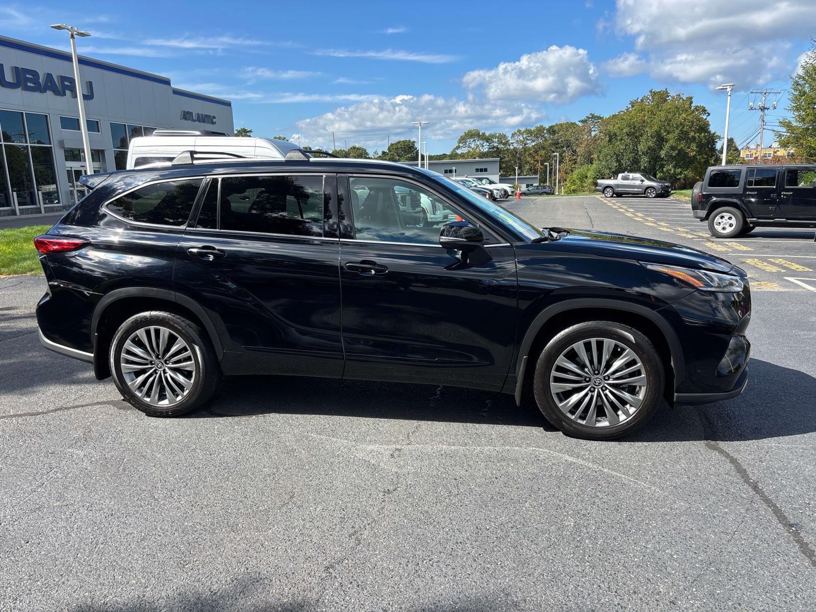 2021 Toyota Highlander Platinum photo 2