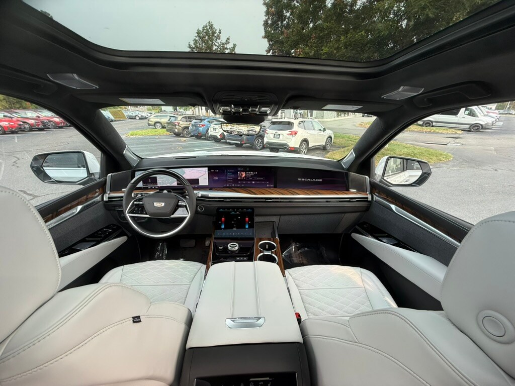 2025 Cadillac Escalade ESV Premium Luxury Platinum photo 3