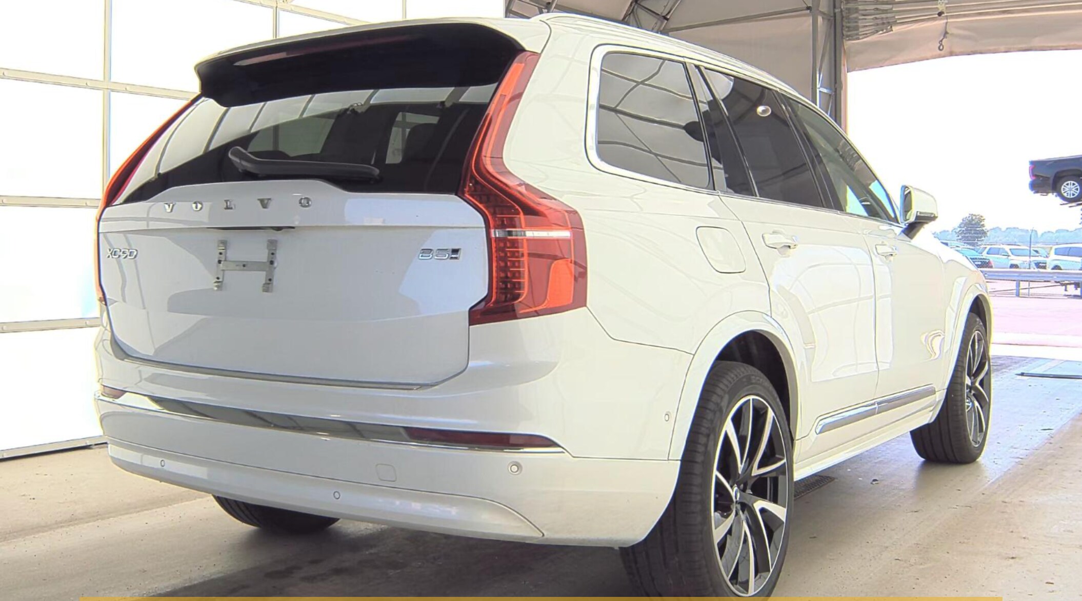 2025 Volvo XC90 B5 Plus photo 4
